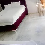Forest Villa, 6 Minutes From The Airport *