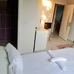 Forest Villa, 6 Minutes From The Airport 别墅 Tasoluk