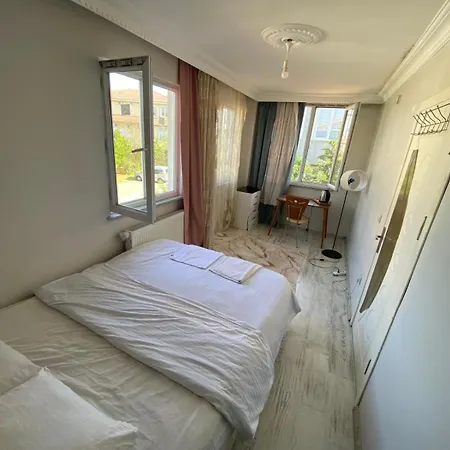 Forest Villa, 6 Minutes From The Airport Villa