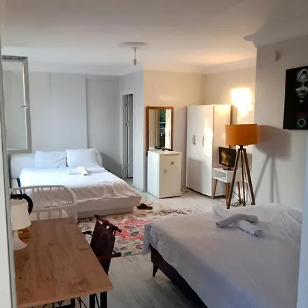 Forest Villa, 6 Minutes From The Airport Villa *