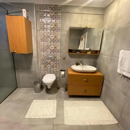 Forest Villa, 6 Minutes From The Airport *