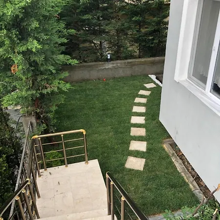 Forest Villa, 6 Minutes From The Airport