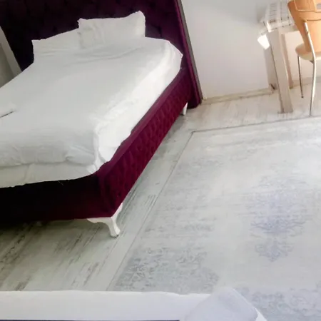 Forest Villa, 6 Minutes From The Airport *