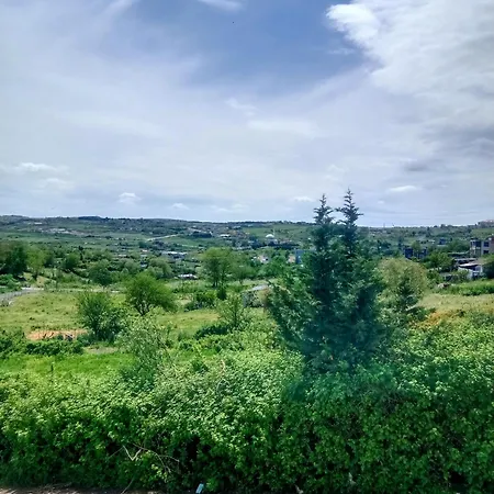 Forest Villa, 6 Minutes From The Airport *