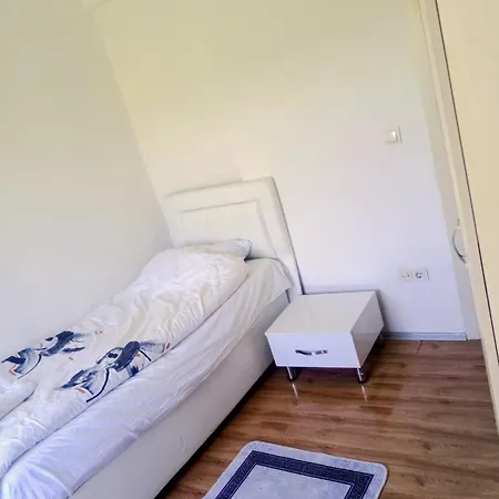Forest Villa, 6 Minutes From The Airport
