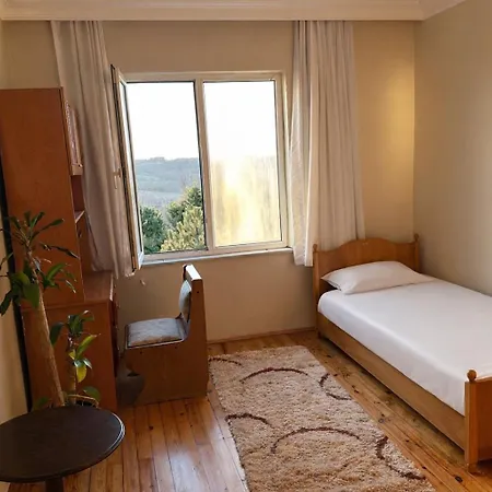 Forest Villa, 6 Minutes From The Airport Villa