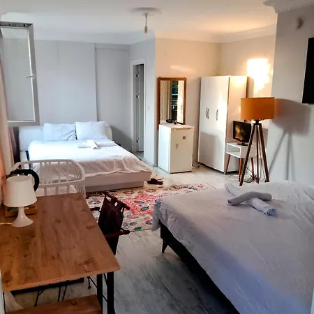 Villa Forest Villa, 6 Minutes From The Airport