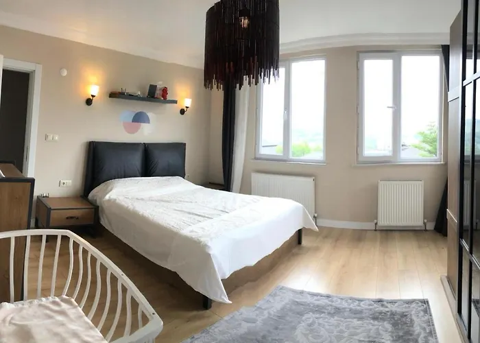 Forest Villa, 6 Minutes From The Airport Villa