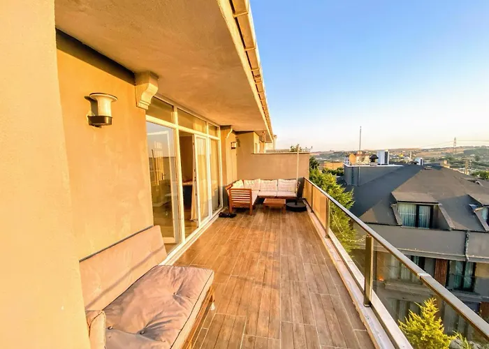 Villa Forest Villa, 6 Minutes From The Airport